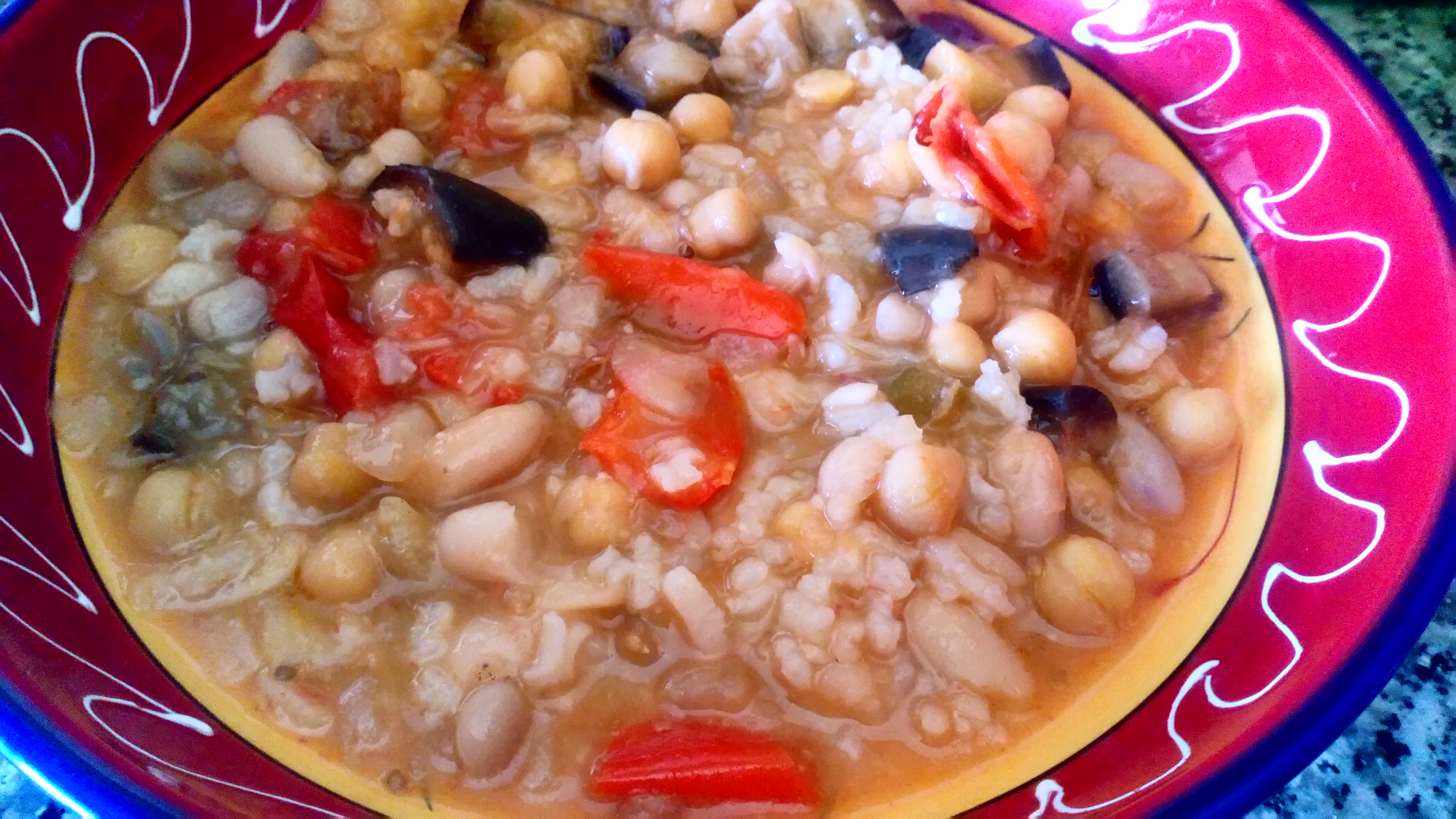 Guiso de alubias blancas y garbanzos con verduras
