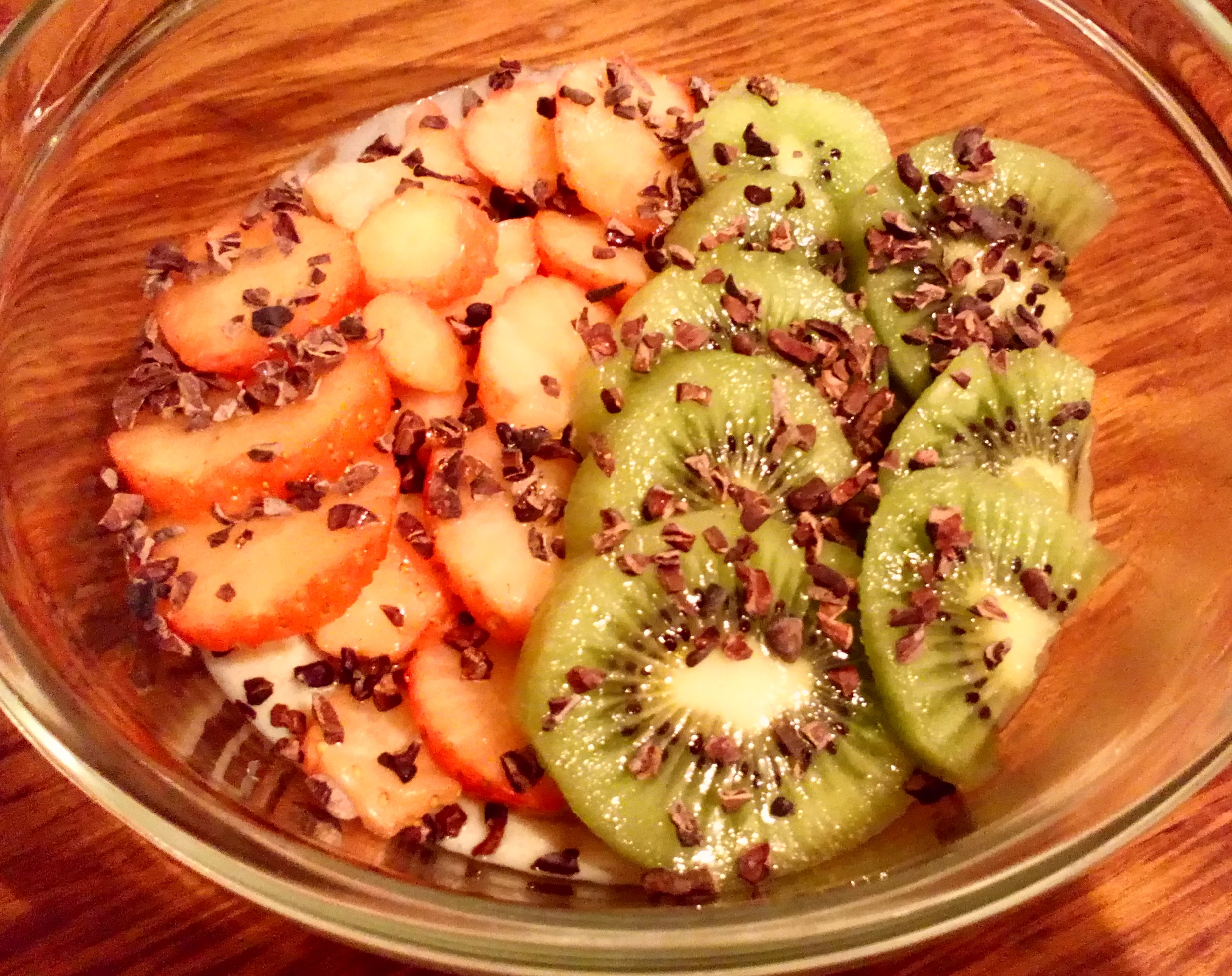 Gachas de avena con frutas y nibs de cacao