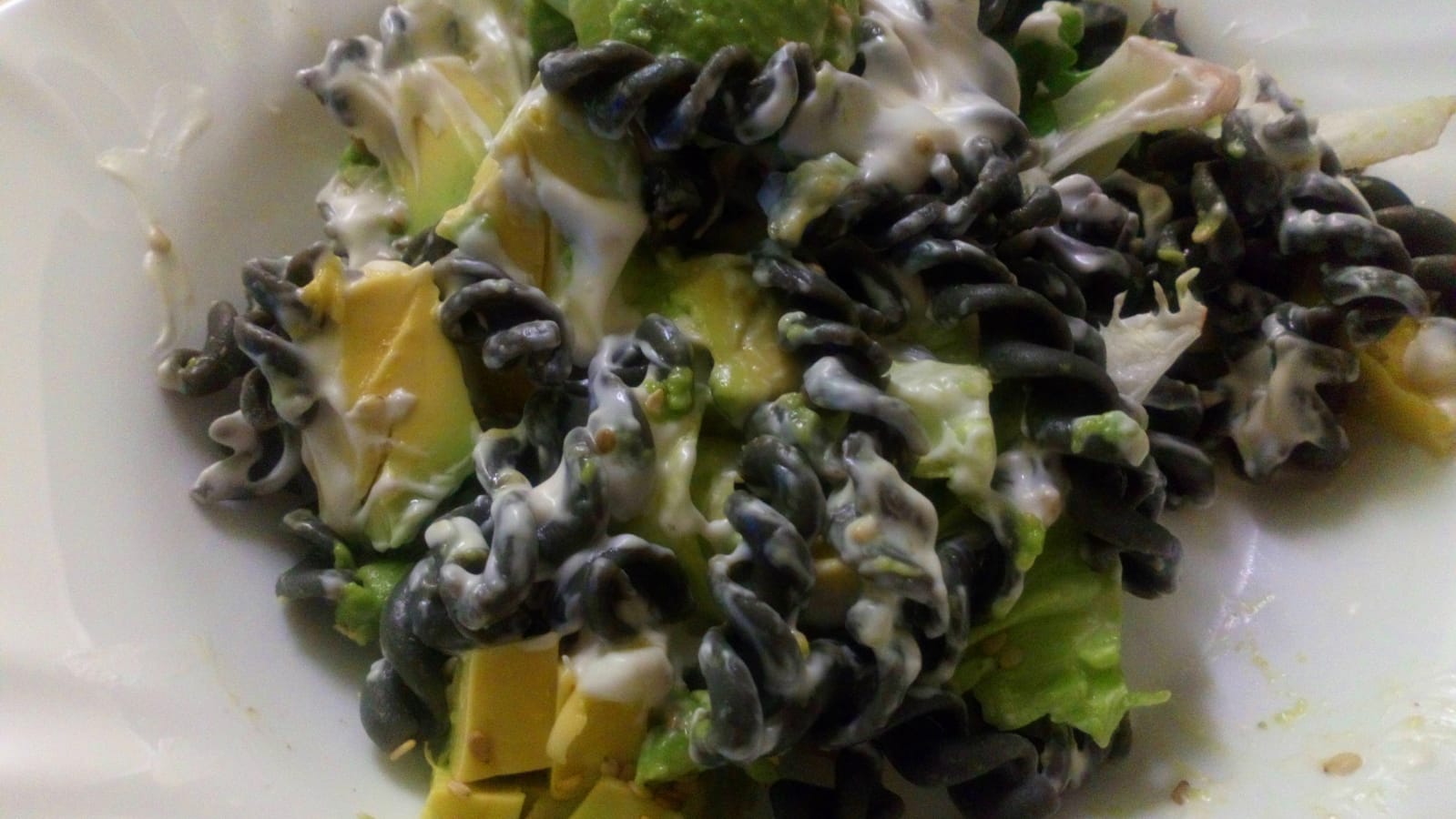 Ensalada de espirales de lentejas negras
