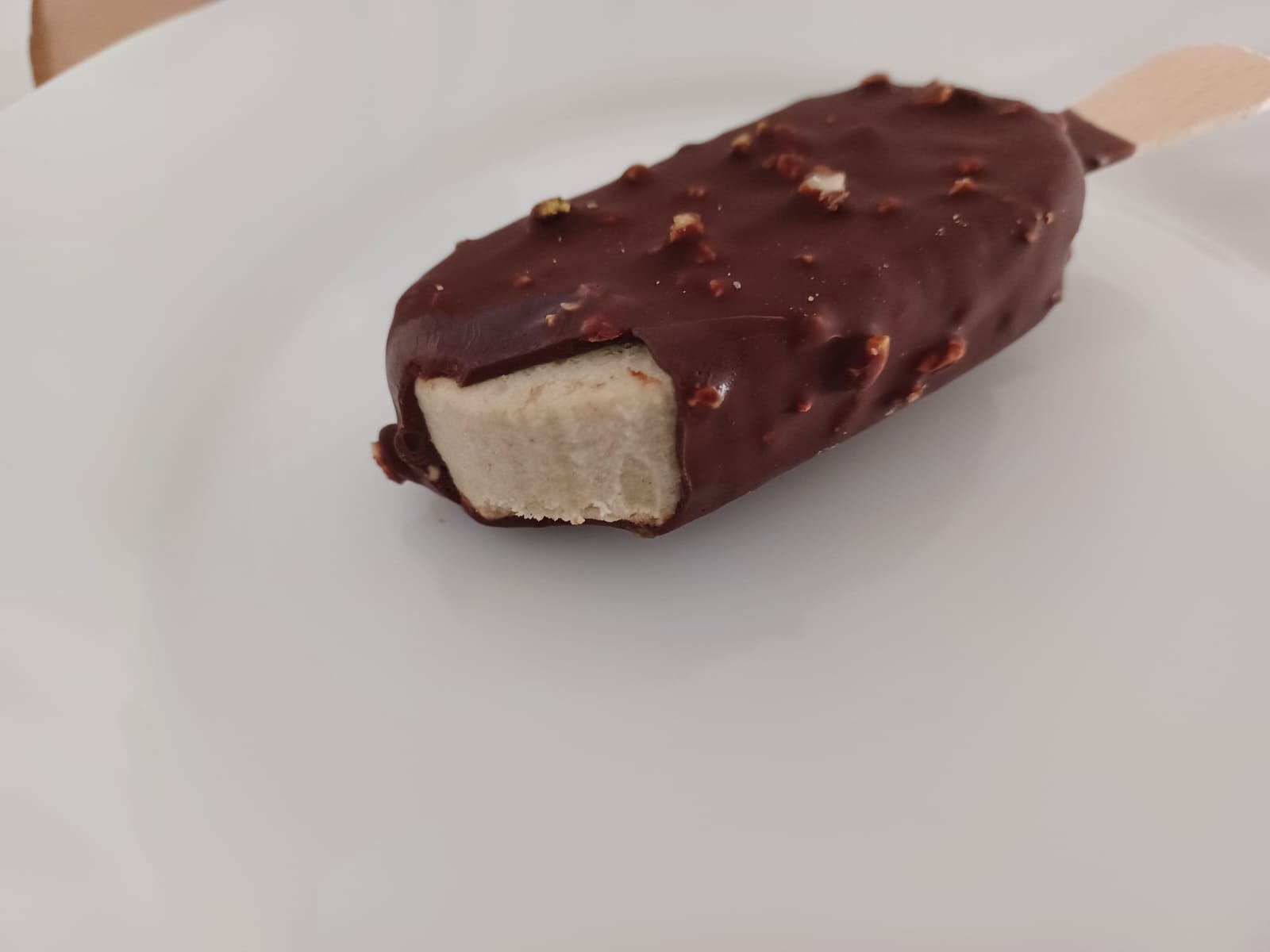 helado vegano de chocolate y pistachos