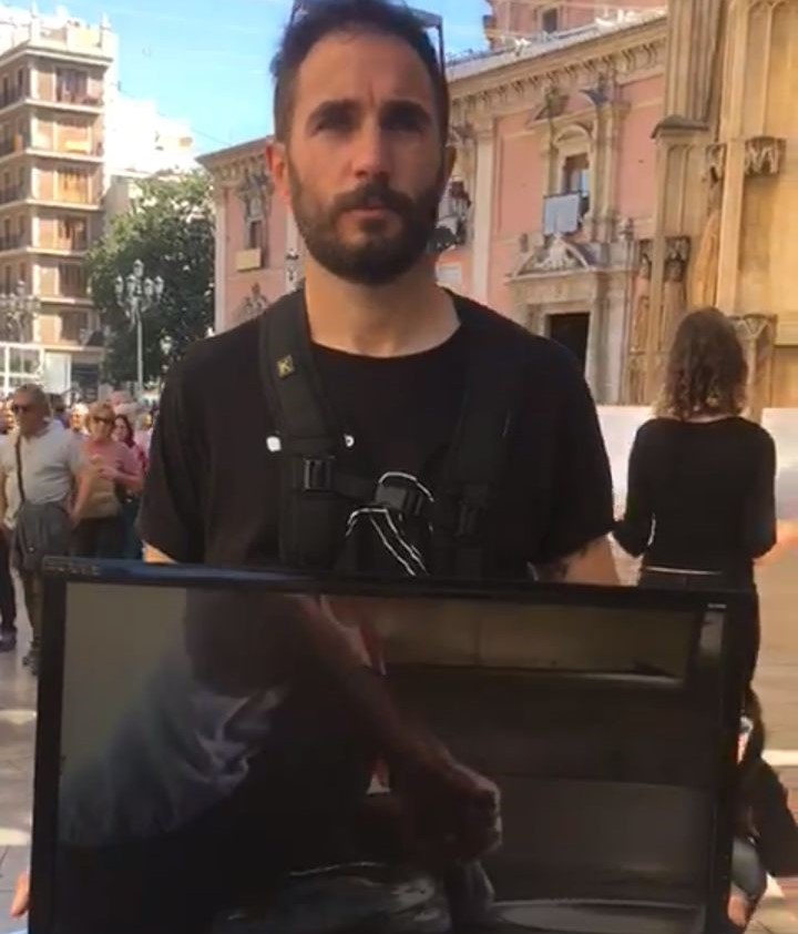 Performance contra la pesca en Valencia