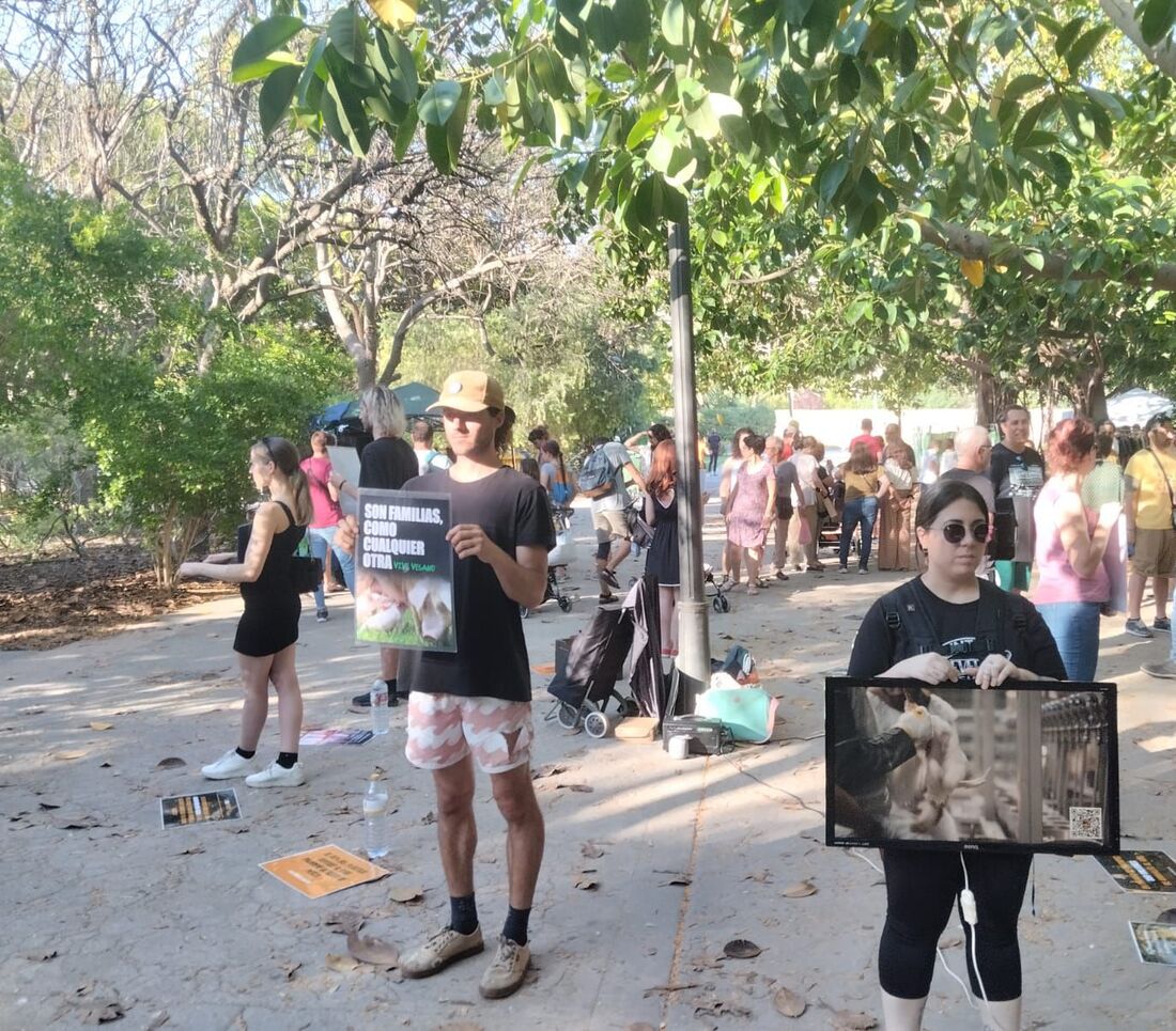 Activistas conciencian sobre la explotación animal en Valencia
