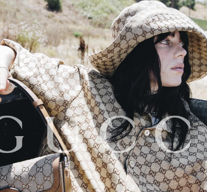 Billie Eilish promociona un bolso vegano de Gucci