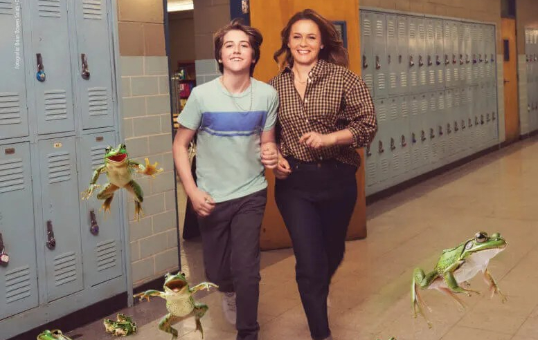 Alicia Silverston y su hijo contra la experimentación animal