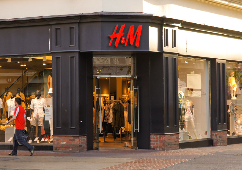 PETA denuncia a H&M por contribuir a la violenta industria de la obtención de plumas de patos