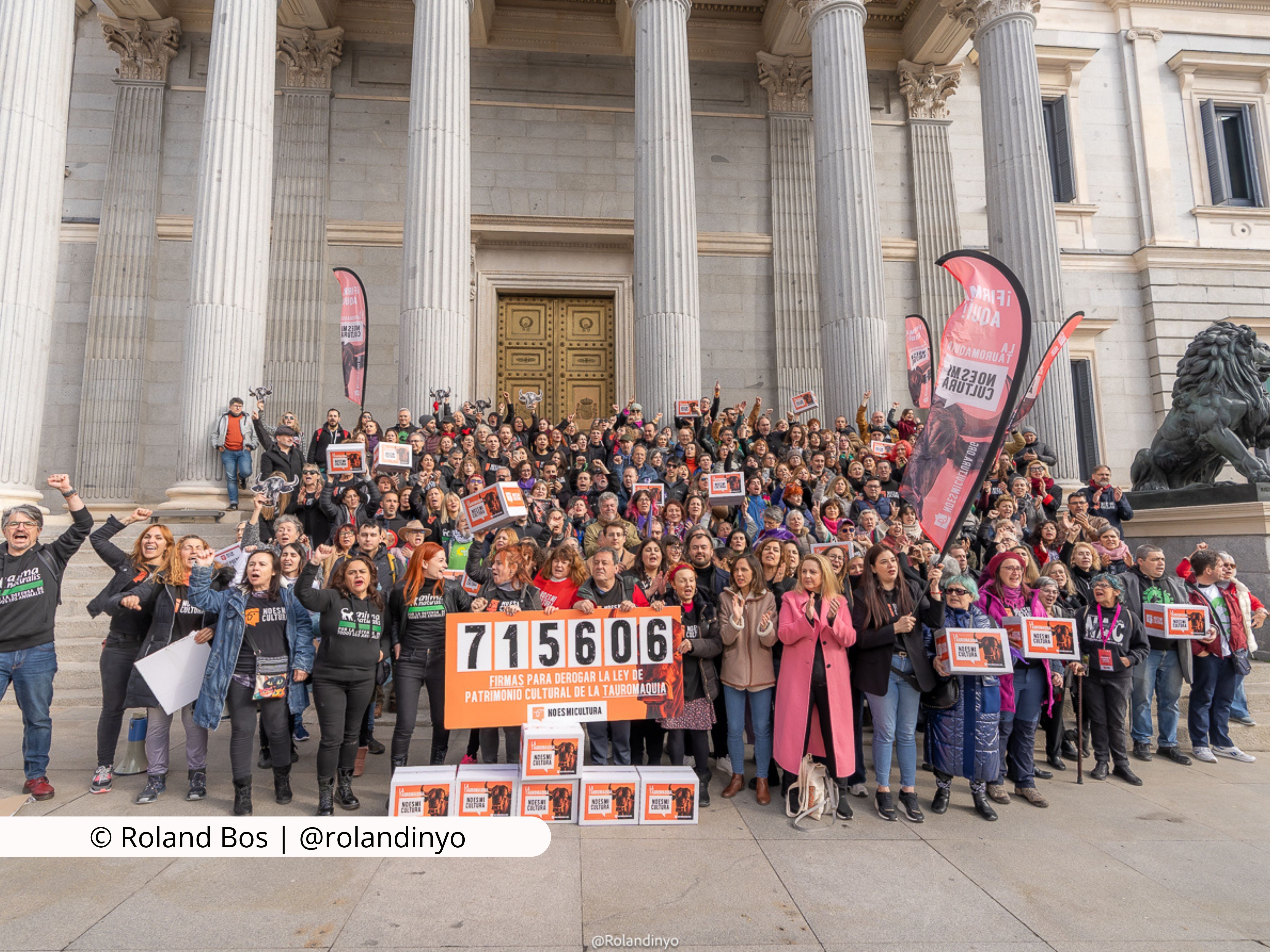 La ILP ‘No es mi cultura’ llega al Congreso con 715606 firmas