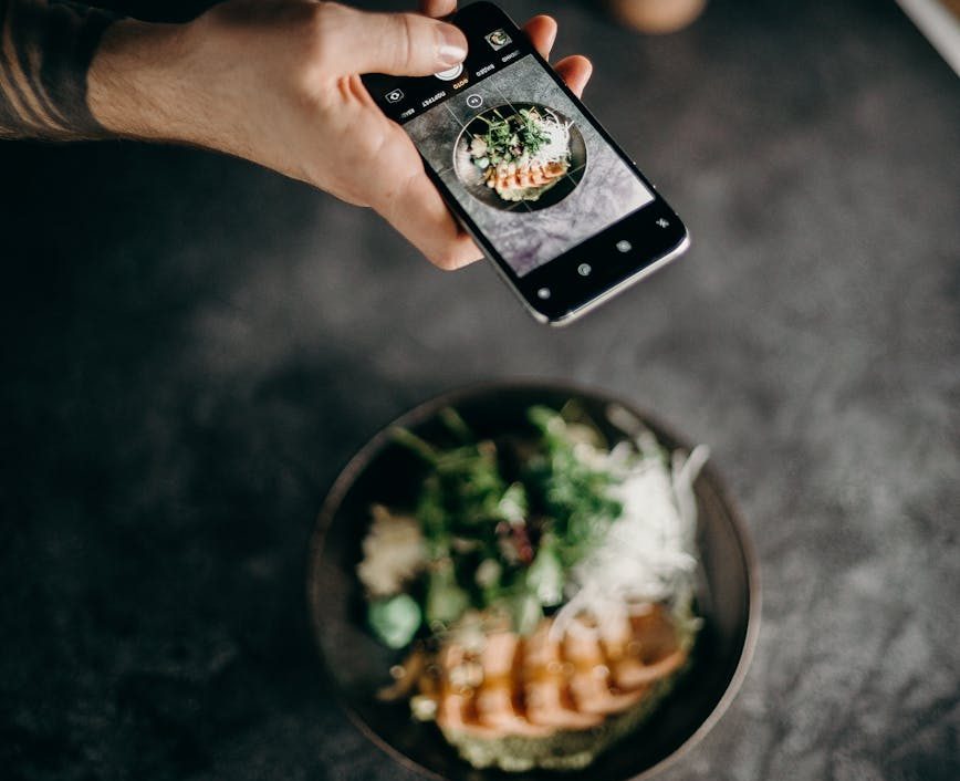 Millones de personas están expuestas a información falsa sobre alimentación en redes sociales, incluida la promoción de dietas carnívoras