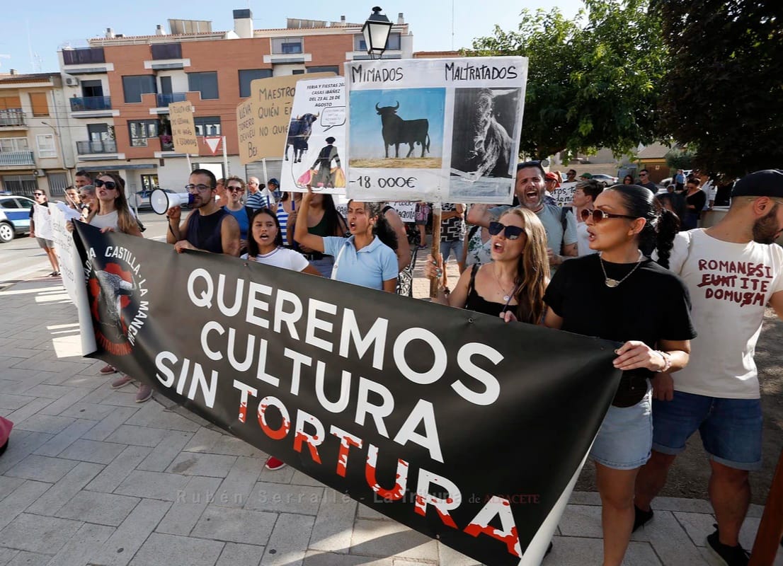 Manifestación antitaurina en Casas Ibáñez
