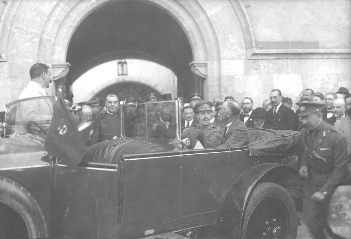 Alfonso XIII, corrupción y carreras de galgos