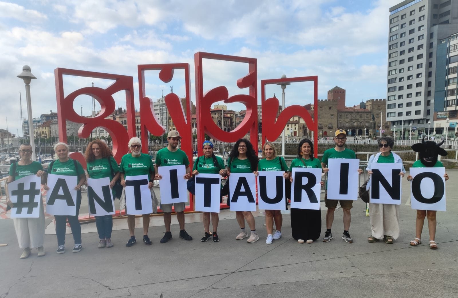 Asturies Antitaurina celebra el Día Mundial Antitaurino en Gijón